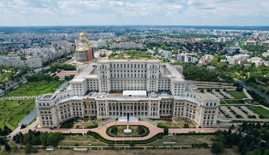 БУКУРЕЩ-СИНАЯ-ЗАМЪКА НА ГРАФ ДРАКУЛА