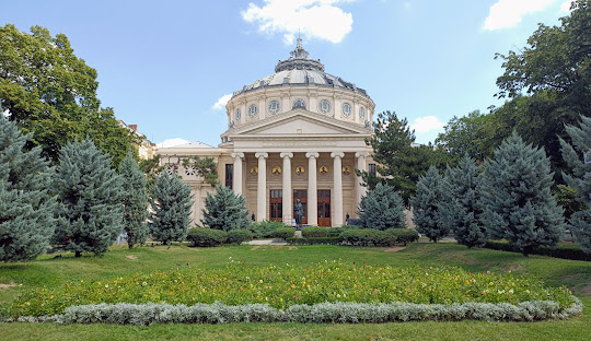 БУКУРЕЩ-СИНАЯ-ЗАМЪКА НА ГРАФ ДРАКУЛА